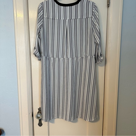 H&M Dress Striped Black & White Feathered Print Drawstring Waist V-Neck Size 14 - Picture 2 of 12